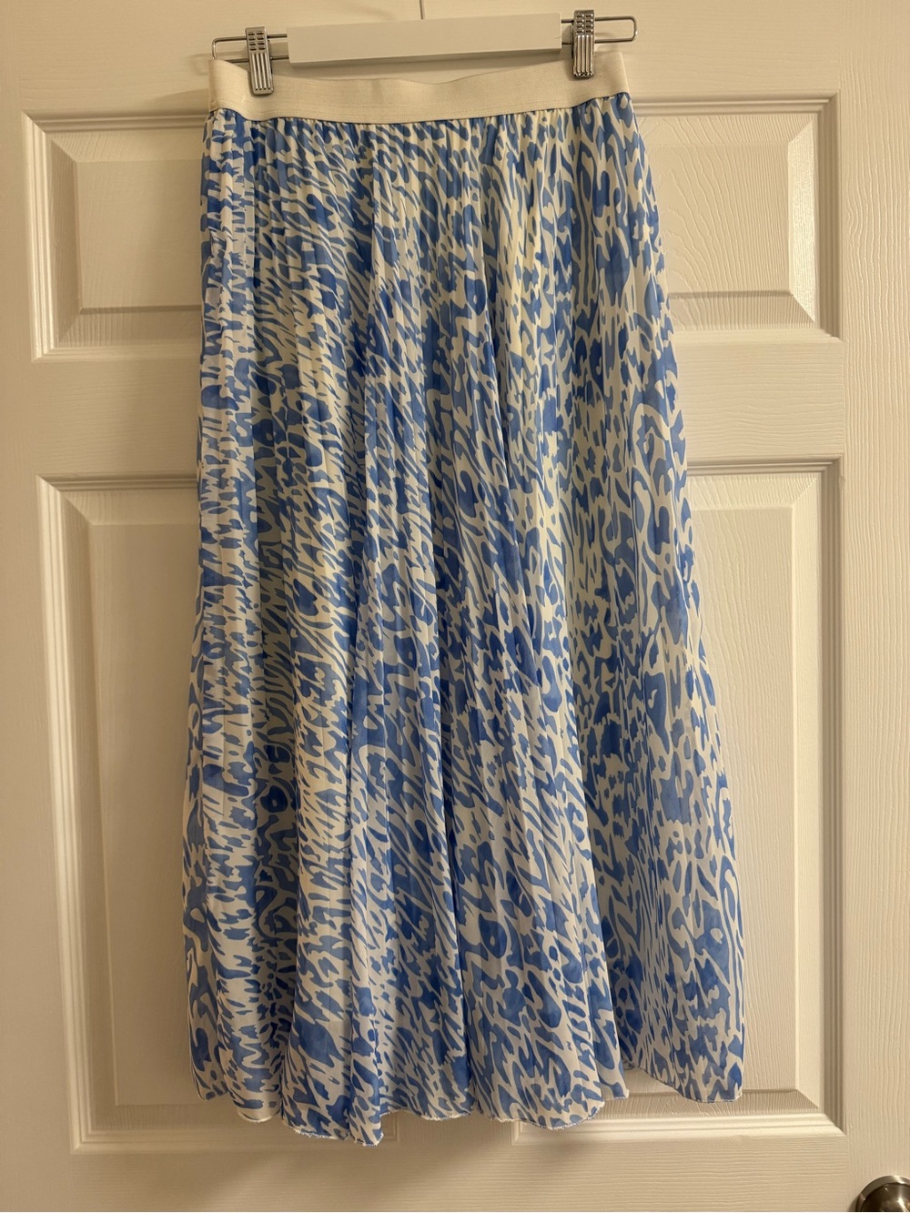Blue and White Abstract Print Pleated Maxi Skirt